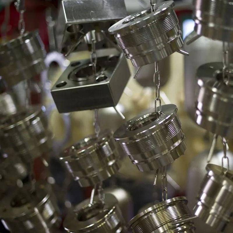 Quelle est la différence entre le nickelage autocatalytique et le nickelage par galvanoplastie ?
