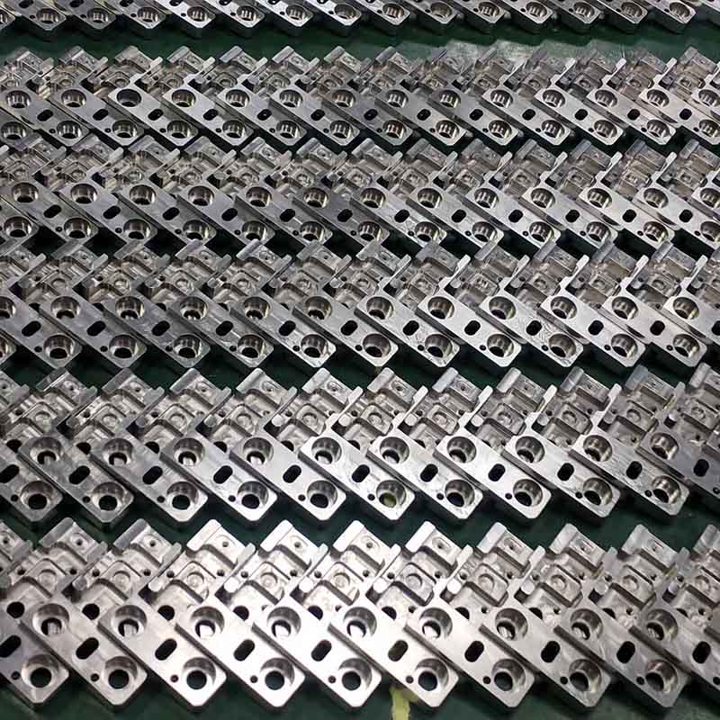 A la fin de l'année les commandes sont chaudes et l'expédition est très chargée !